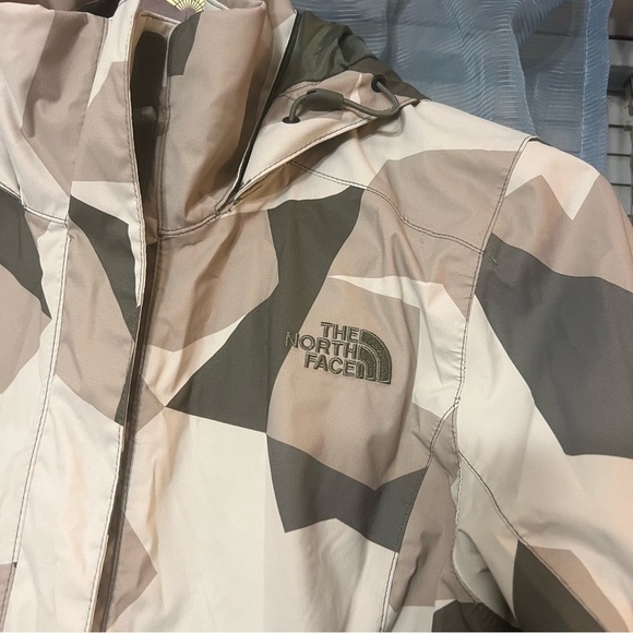 The North Face Jacket/ size: M/ Perfect condition/ Never worn it due to size - Picture 4 of 4